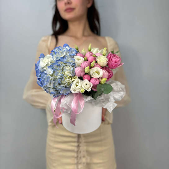 Композиция №115 из гортензии и пионовидных роз