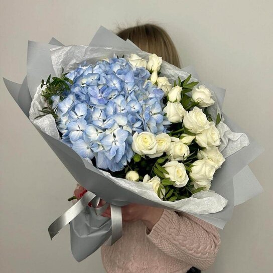 Авторский букет №299 Гортензия с кустовой розой Фото 4