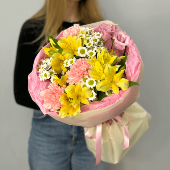 Авторский букет №164 "Солнечный луч" авторский букет из сантини, альстромерий, диантусов и эустомы