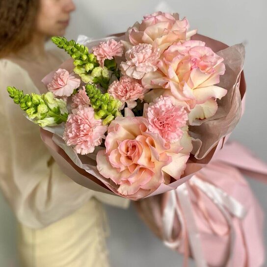 Авторский букет №263 Французские розы и розовые диантусы Фото 2