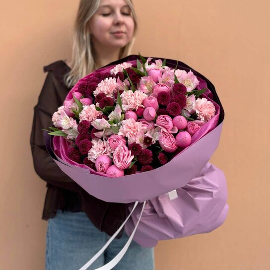 Авторский букет №185 Авторский букет "Ягодный пирог" из кустовых роз, гвоздик и сантини Фото 2