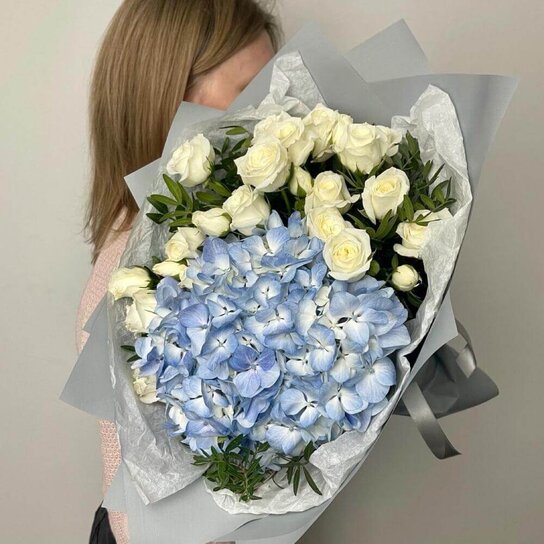 Авторский букет №299 Гортензия с кустовой розой Фото 2