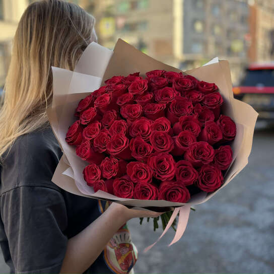 Монобукет №139, 51 красная кенийская роза