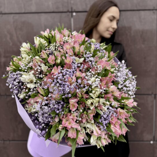 Авторский букет №292 Дофаминовый букет из альстромерий и гипсофилы Фото 4