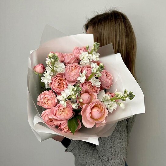 Авторский букет №297 Букет из пионовидных роз и маттиолы Фото 2