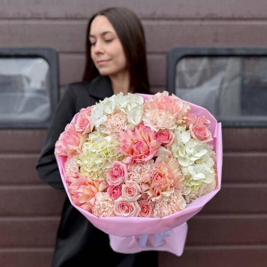 Авторский букет №198 Авторский букет из Гортензий и роз