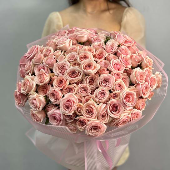 Монобукет №106, 45 кустовых розовых роз 55см, Эквадор