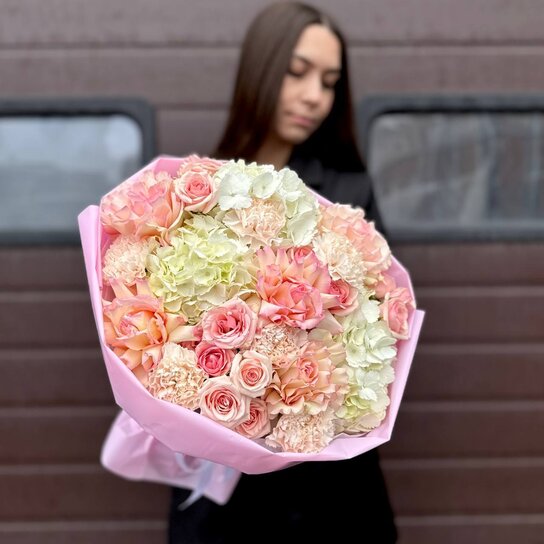 Авторский букет №198 Авторский букет из Гортензий и роз Фото 2
