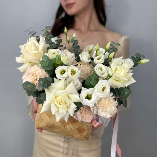 Корзина №108 из роз и эустомы