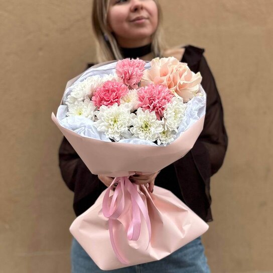 Авторский букет №193 Авторский букет "Трио" из гвоздик, хризантем и розы Фото 4