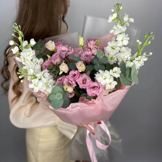 Авторский букет №258 Эустома и ароматная маттиола с эвкалиптом Фото 4