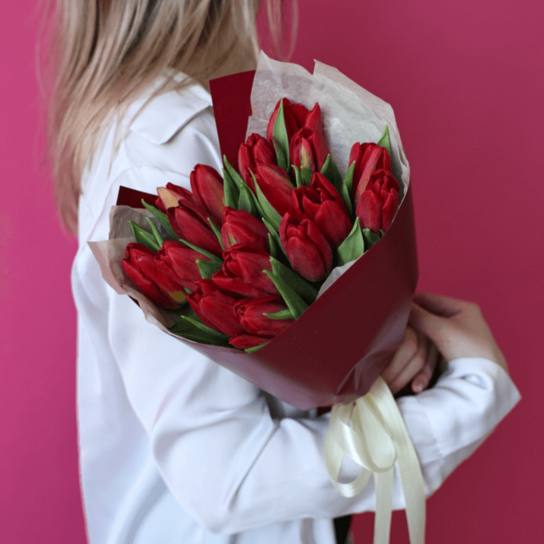 Монобукет №189 из 17 красных тюльпанов Фото 4