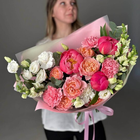 Авторский букет №231 из пионов, эустом и кустовых роз Фото 2