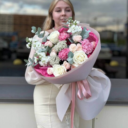 Авторский букет №240 из роз, маттиолы, и диантусов Фото 2