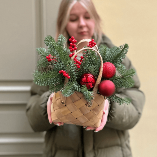 Композиция №143 в плетеной корзинке "Чудеса" с игрушками и нобилисом Фото 3