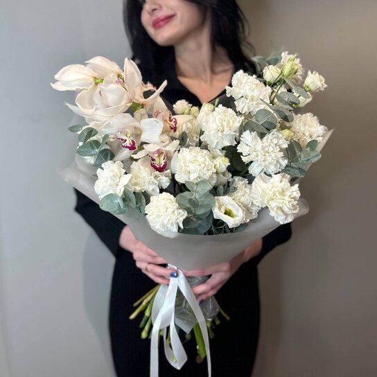 Авторский букет №184 Авторский букет "Колокольчик" из ветки орхидеи и диантусов Фото 2