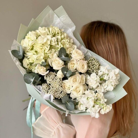 Авторский букет №269 Белый букет: Гортензия | Кустовая Роза | Озотамнус Фото 4