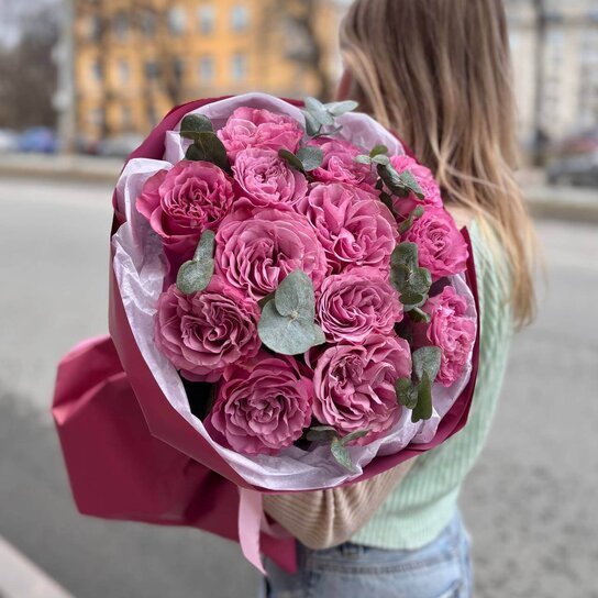 Монобукет №226 из пионовидной розы Эквадор с эвкалиптом Фото 2