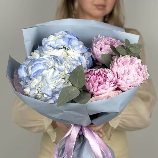 Авторский букет №281 Гортензия и пионы