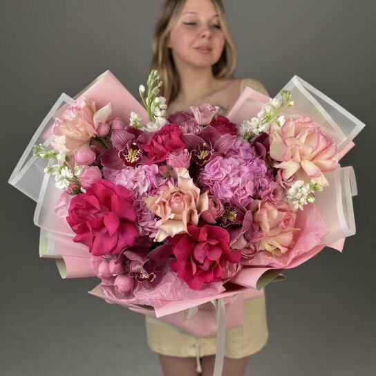 Авторский букет №275 Букет XL из французских и пионовидных роз