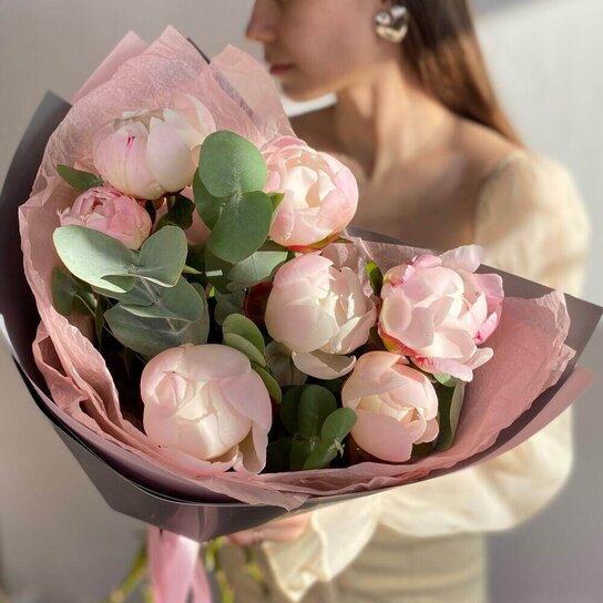 Монобукет №256 Розовые пионы в букете с эвкалиптом