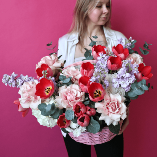 Композиция №166 из гортензии, роз, хризантем, тюльпанов и маттиолы