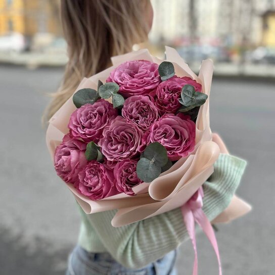 Монобукет №224 из пионовидной розы Эквадор с эвкалиптом Фото 4