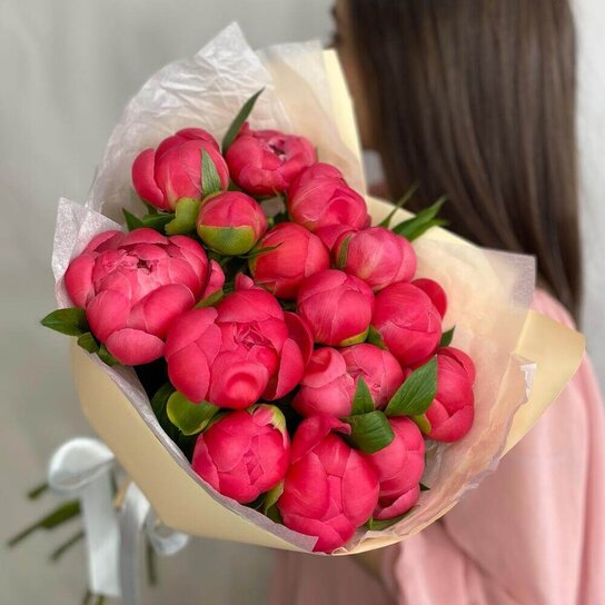 Монобукет №275 15 коралловых пионов
