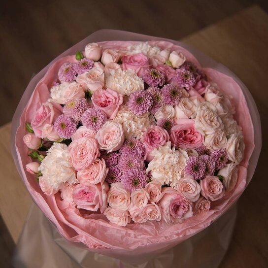 Авторский букет №201 Авторский букет "Радость" из кустовых роз, диантусов и сантини Фото 2