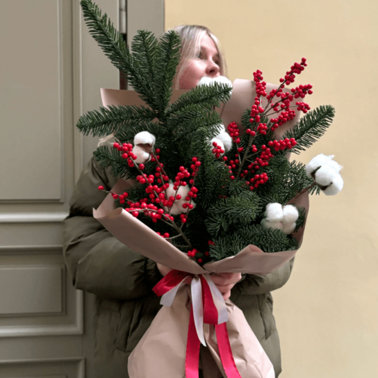 Авторский букет №174 Авторский букет "Елочка в вазе" из нобилиса, илекса и натурального хлопка