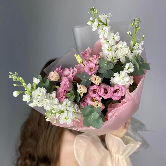 Авторский букет №258 Эустома и ароматная маттиола с эвкалиптом Фото 2