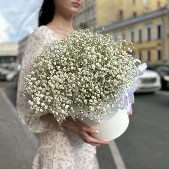 Композиция №106 с воздушной белой гипсофилой, размер M