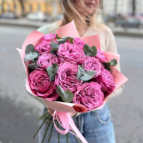 Монобукет №225 из пионовидной розы Эквадор с эвкалиптом Фото 6