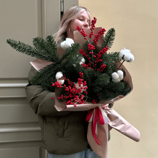 Авторский букет №174 Авторский букет "Елочка в вазе" из нобилиса, илекса и натурального хлопка