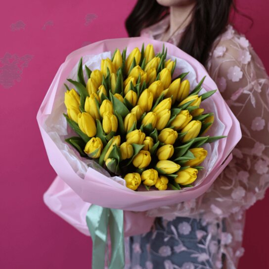 Монобукет №197 из 51 яркого желтого тюльпана