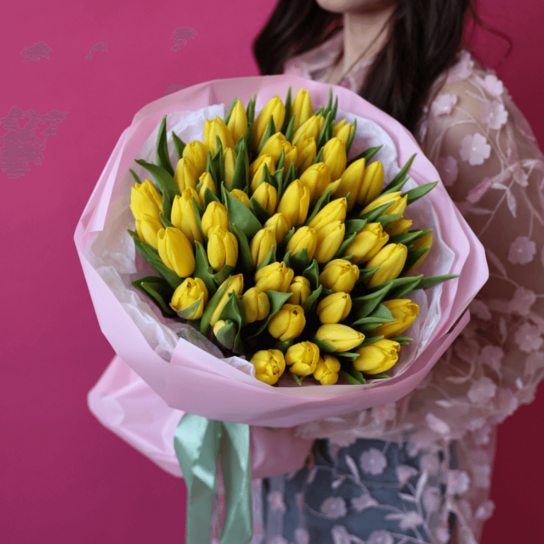Монобукет №197 из 51 яркого желтого тюльпана