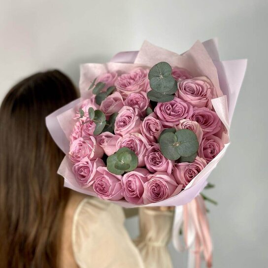 Монобукет №246 Нежно розовые розы с эвкалиптом 25 штук Фото 4