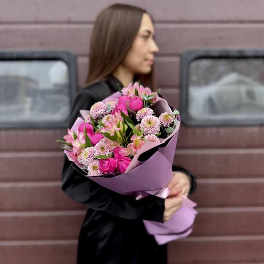 Авторский букет №181 "Пончик с черникой" из сантини, альстромерий, кустовой розы и ароматного эвкалипта Фото 4