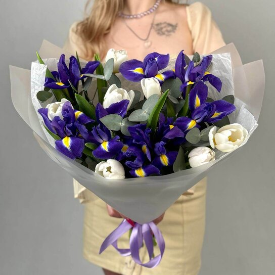 Авторский букет №214  "Ирисы и тюльпаны" Фото 2