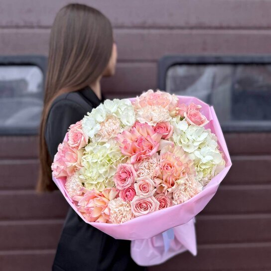 Авторский букет №198 Авторский букет из Гортензий и роз Фото 3