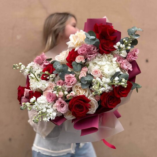 Авторский букет №252 из гортензии, роз, ароматной маттиолы и стойкой эутомы Фото 2