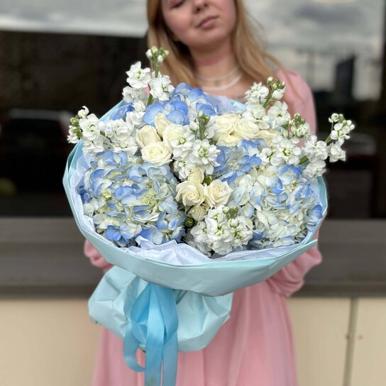 Авторский букет №238 из гортензий, маттиолы и кустовых роз Фото 2