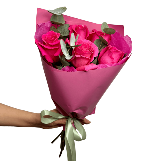 Монобукет №211 из 5 малиновых роз Эквадор с эвкалиптом