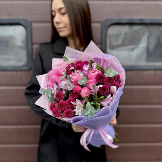 Авторский букет №180 "Яркий комплимент" из сантини, альстромерий, кустовой розы и ароматного эвкалипта Фото 2