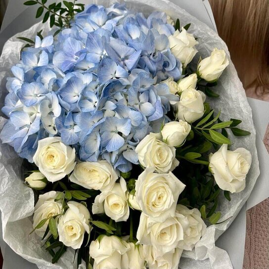 Авторский букет №299 Гортензия с кустовой розой Фото 3