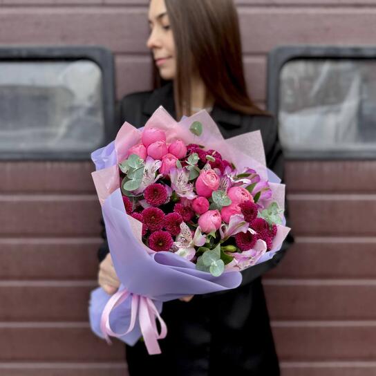 Авторский букет №180 "Яркий комплимент" из сантини, альстромерий, кустовой розы и ароматного эвкалипта Фото 3