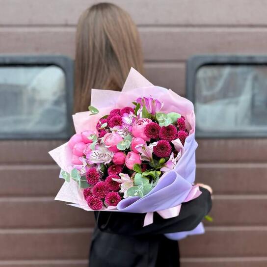 Авторский букет №180 "Яркий комплимент" из сантини, альстромерий, кустовой розы и ароматного эвкалипта Фото 4