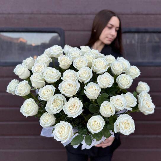 Композиция №150 "Белый шик" корзина из 53 белых эквадорских роз Фото 4