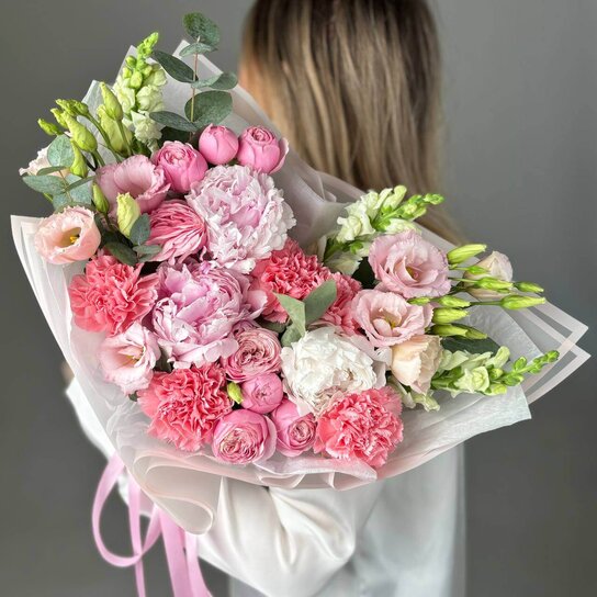 Авторский букет №227 из пионов, диантусов, кустовых роз и эустомы Фото 2