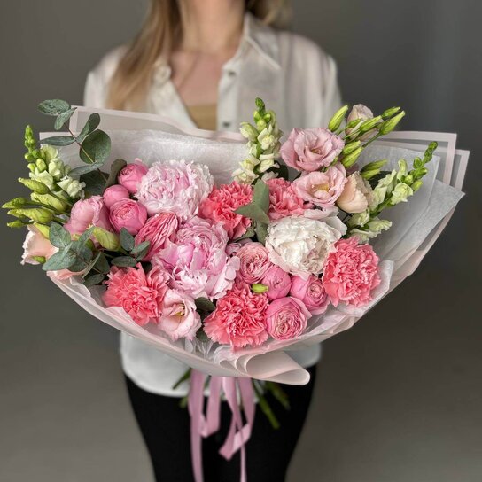 Авторский букет №227 из пионов, диантусов, кустовых роз и эустомы Фото 3